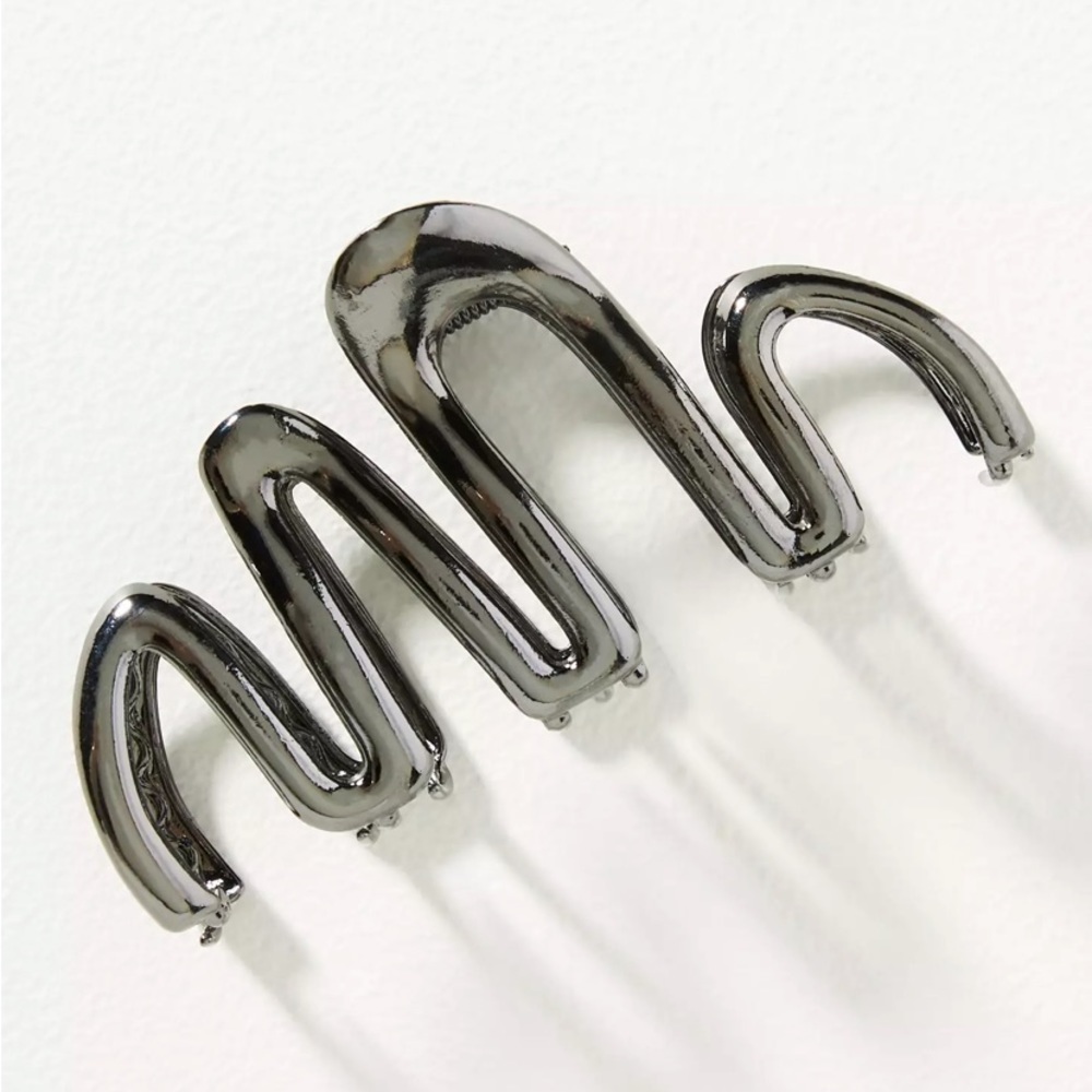By Anthropologie Squiggle Hair
Claw Clip In gun metal  nwt